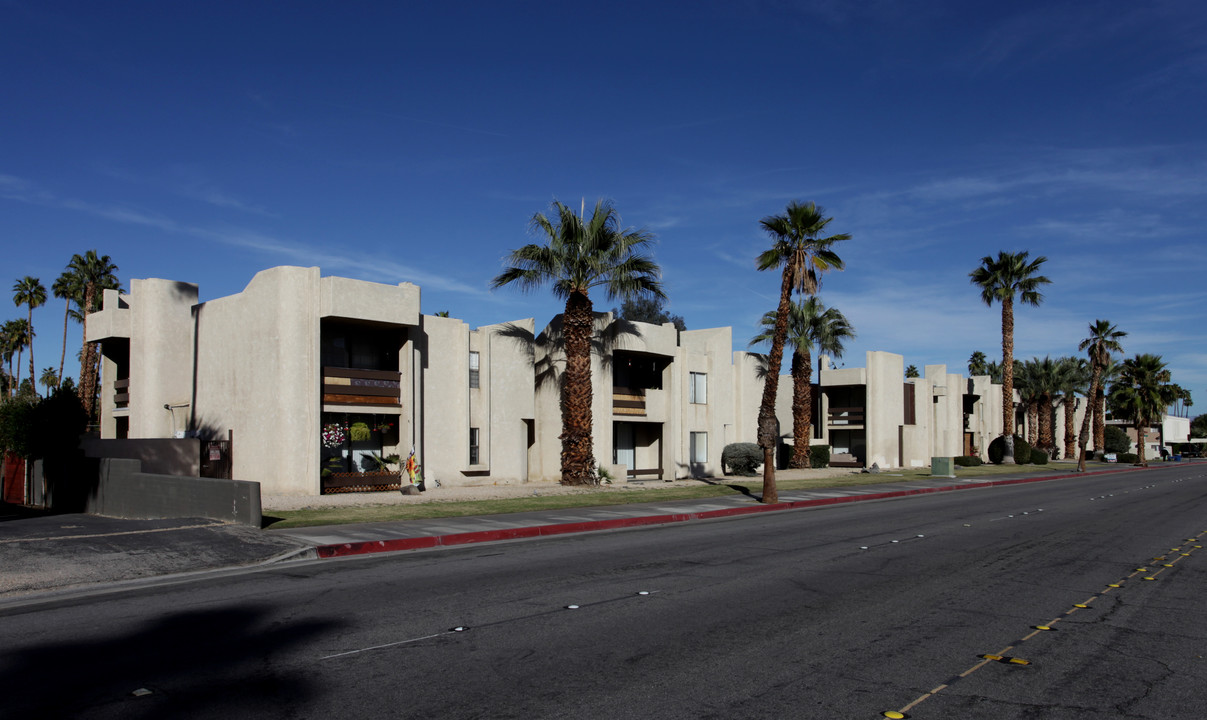 Tennis Court Apartments in Palm Springs, CA - Foto de edificio