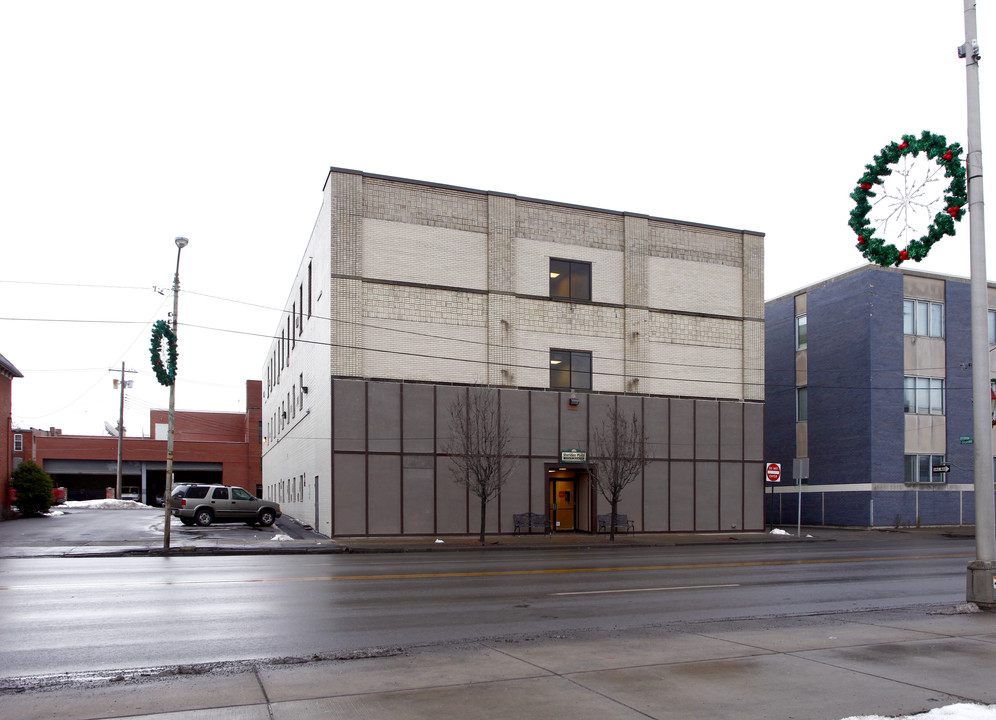 Sheridan Place in New Castle, PA - Building Photo