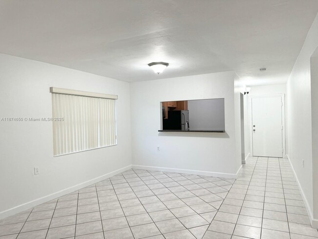 11205 SW 88th St in Miami, FL - Building Photo - Building Photo