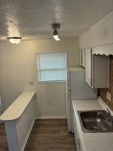 Pinecroft Apartments in Louisville, KY - Building Photo - Interior Photo