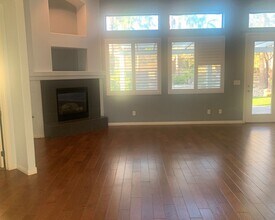 2042 Poetry Ave in Henderson, NV - Building Photo - Building Photo