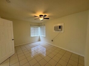 1709 Moffett St, Unit A in Hollywood, FL - Building Photo - Building Photo
