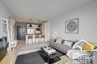 2155 N Elston Ave, Unit 1 BEDROOMS in Chicago, IL - Building Photo - Building Photo