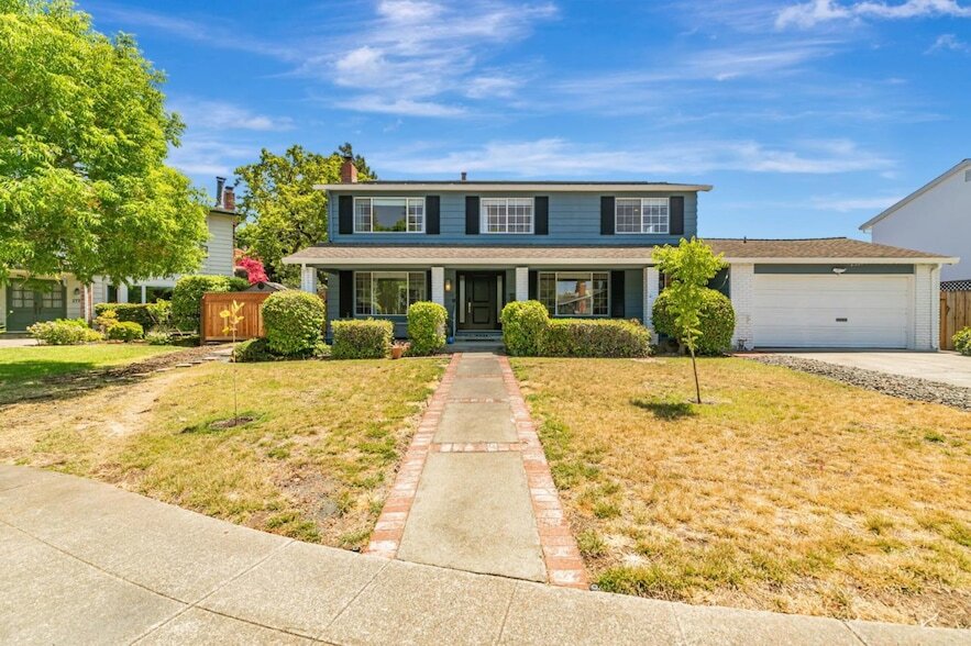 2739 St Giles Ln in Mountain View, CA - Building Photo