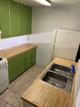 2348 SW 34th Pl, Unit 2 in Gainesville, FL - Building Photo - Building Photo