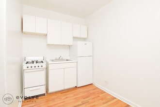 540 W Wellington Ave-Unit -213 in Chicago, IL - Building Photo - Building Photo