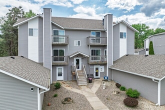 Windsor Crest Apartments in Davenport, IA - Building Photo - Building Photo