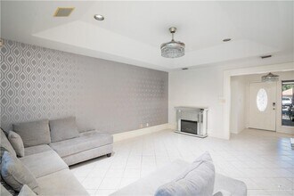 27 N 33rd St in McAllen, TX - Building Photo - Building Photo