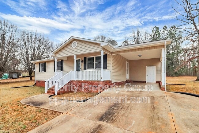 225 Pineland Ave in Boiling Springs, NC - Building Photo - Building Photo
