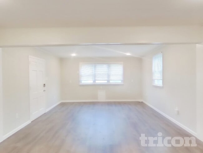 34 Fahnestock Rd in Malvern, PA - Building Photo - Building Photo