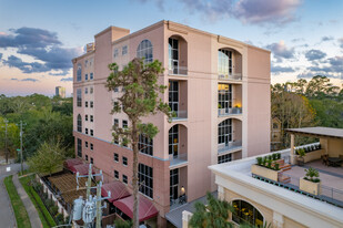 Memorial Cove Lofts in Houston, TX - Foto de edificio - Building Photo