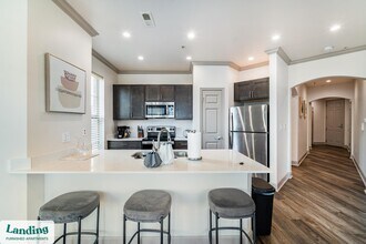 3031 Eden Ave, Unit A321 in Cincinnati, OH - Building Photo - Building Photo