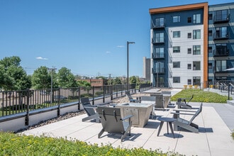 Oaks Pentagon Village in Edina, MN - Building Photo - Building Photo