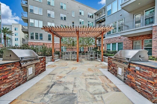 150 W Sam Houston Pkwy N