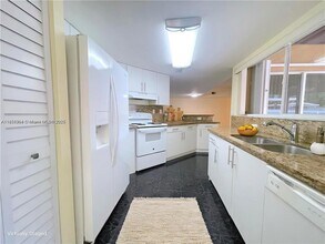 12405 NW 7th St in Miami, FL - Building Photo - Building Photo