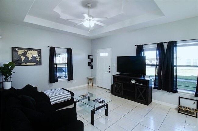 3119 Scotland Dr, Unit 2 in Edinburg, TX - Foto de edificio - Building Photo