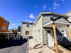 227 Washington Ave in Hackensack, NJ - Building Photo - Building Photo