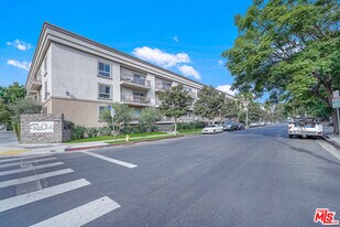 141 S Clark Dr, Unit 408 in West Hollywood, CA - Building Photo