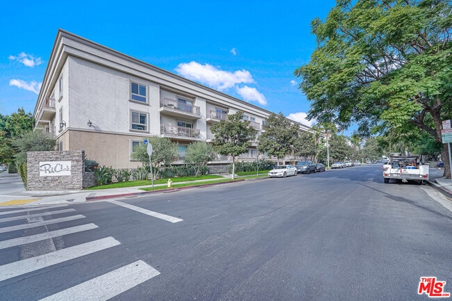 property at 141 S Clark Dr