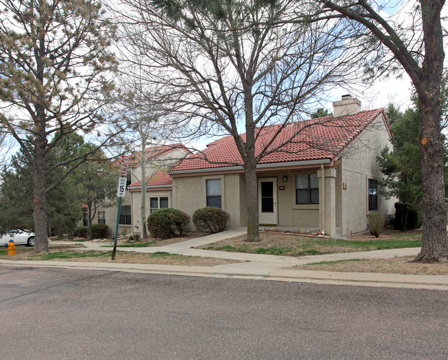 Pinecliff Townhomes in Colorado Springs, CO - Foto de edificio - Building Photo