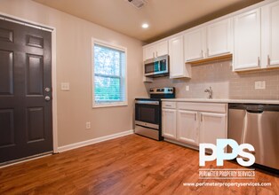 2145 Bolton Rd NW in Atlanta, GA - Building Photo - Building Photo