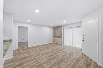 12482 Abrams Rd in Dallas, TX - Building Photo - Building Photo