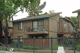 Quail Terrace Apartments in Stockton, CA - Building Photo - Building Photo