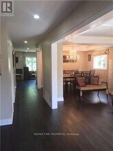 2406 Yorktown Cir in Mississauga, ON - Building Photo - Building Photo