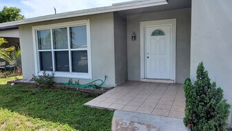3761 NE 16th Ter in Pompano Beach, FL - Building Photo