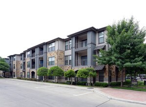 Fitzhugh Urban Flats in Dallas, TX - Foto de edificio - Building Photo