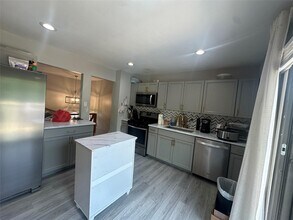 42 Barbara Ave in Port Jefferson Station, NY - Foto de edificio - Building Photo
