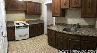 94 Maple St in Malden, MA - Building Photo