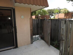 246 Charter Way in West Palm Beach, FL - Building Photo - Building Photo