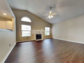 3201 Creekshore Dr in Indianapolis, IN - Building Photo - Building Photo