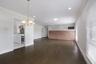 2902 Wuthering Heights Dr in Houston, TX - Building Photo - Building Photo