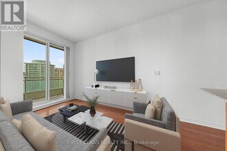 18 Holmes Ave in Toronto, ON - Building Photo - Building Photo