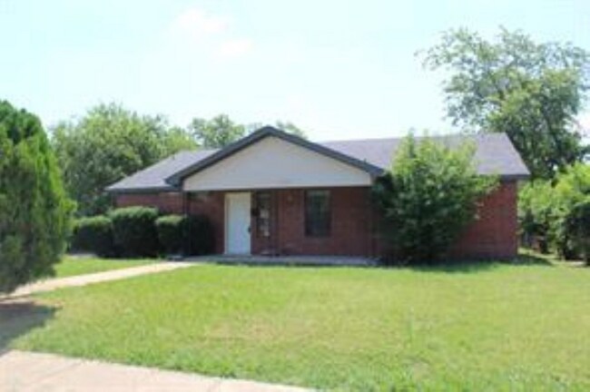 1526 Richard St in Mesquite, TX - Foto de edificio - Building Photo