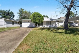 5711 Ridgeway Dr in Houston, TX - Building Photo - Building Photo