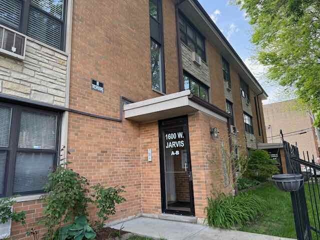 property at 1600 W Jarvis Ave