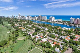 5252 La Gorce Dr in Miami Beach, FL - Foto de edificio - Building Photo