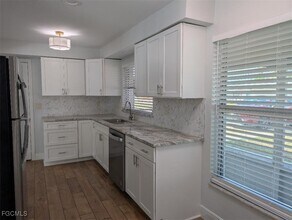 256 SE 46th Ter in Cape Coral, FL - Building Photo - Building Photo