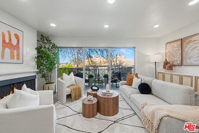 14850 Hesby St in Los Angeles, CA - Building Photo - Building Photo