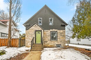 3127 33rd Ave S in Minneapolis, MN - Building Photo