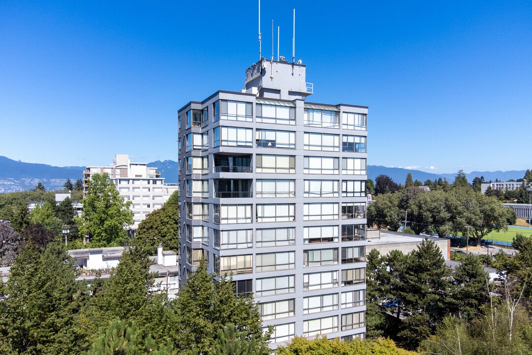 Regancy Place in Vancouver, BC - Building Photo