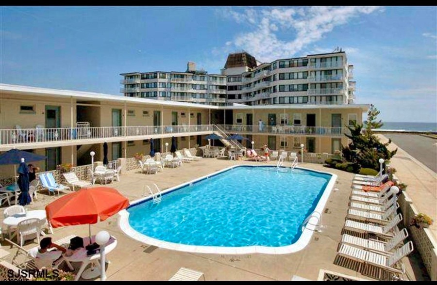 1600 Atlantic Ave in Longport, NJ - Building Photo