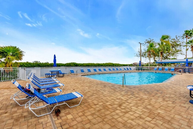 611 Destiny Dr in Ruskin, FL - Building Photo - Building Photo