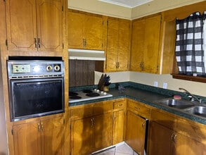 210 S Horner St in Oak Grove, LA - Foto de edificio - Building Photo