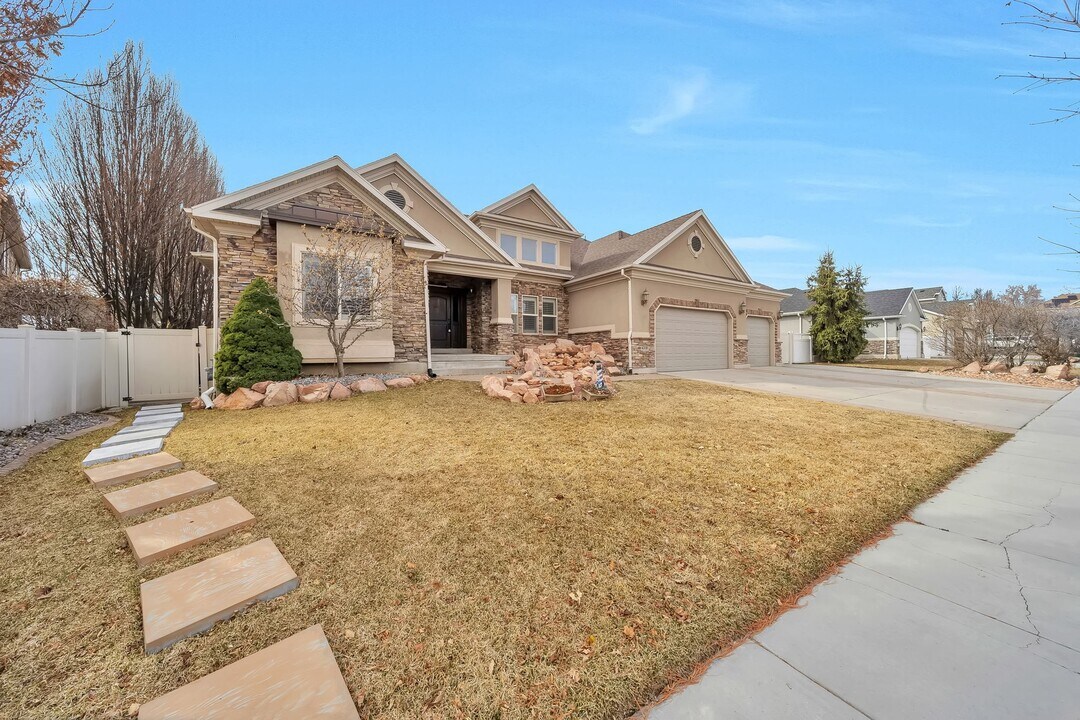 6318 S Lake Fork Cir in Taylorsville, UT - Foto de edificio