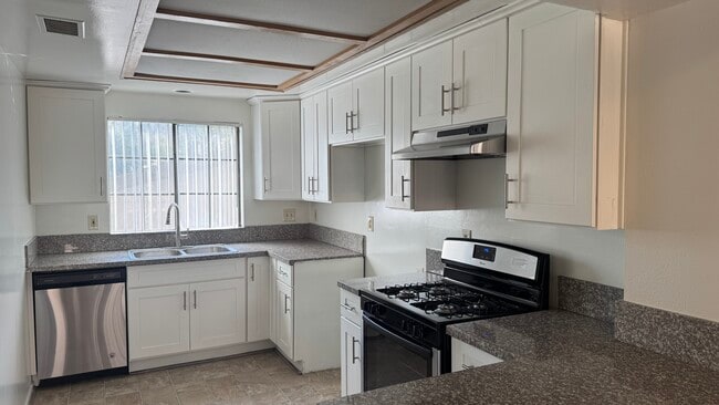 2307 N Cahuenga Blvd in Los Angeles, CA - Building Photo - Building Photo