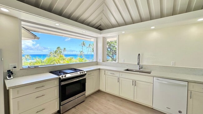 property at 3643 Diamond Head Rd